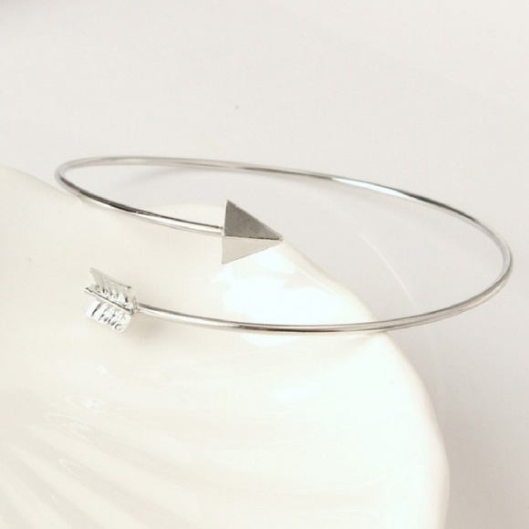 👀🆕️Arrow Bangle Bracelet - Picture 3 of 3